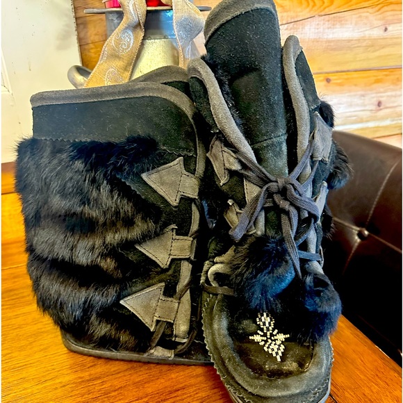 Manitoba Mukluks Size 6 - Picture 2 of 2
